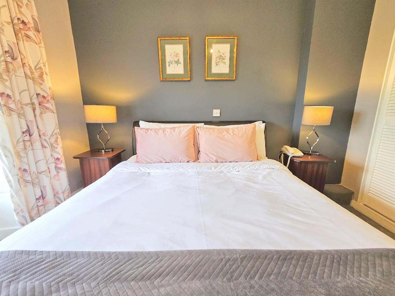 Hotel The 4*