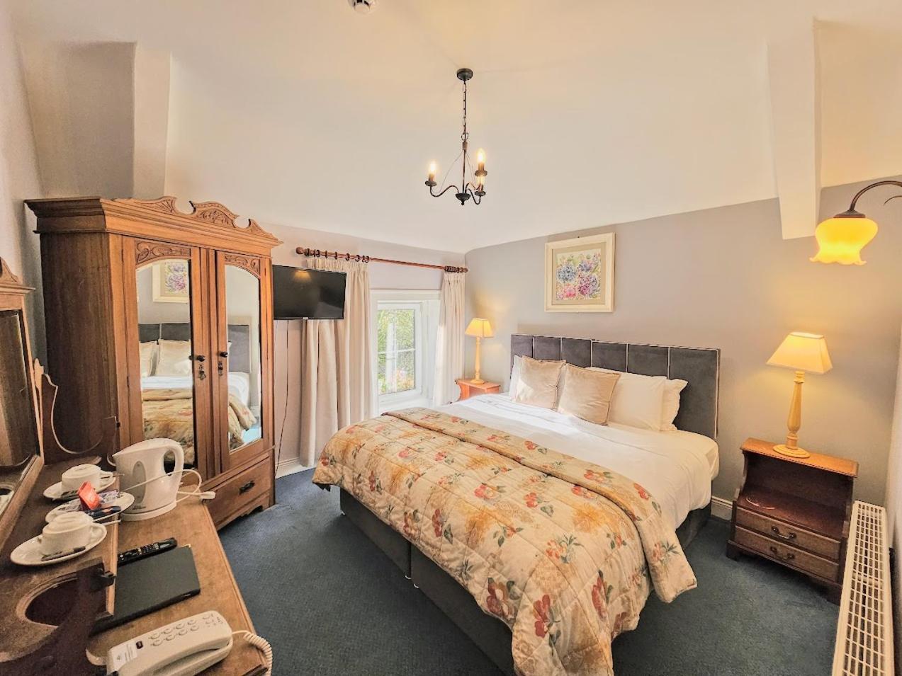 Hotel The 4*
